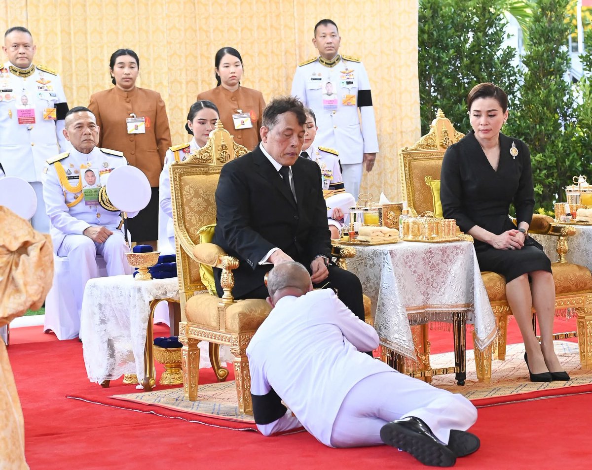 สลิ่มปกป้อง​สถาบัน​🇹🇭👑 tweet media