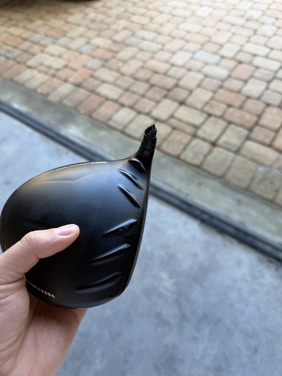 Patrick__B10's tweet photo. @Delta thanks for being so careful with my clubs! https://t.co/TF5LFVLat3