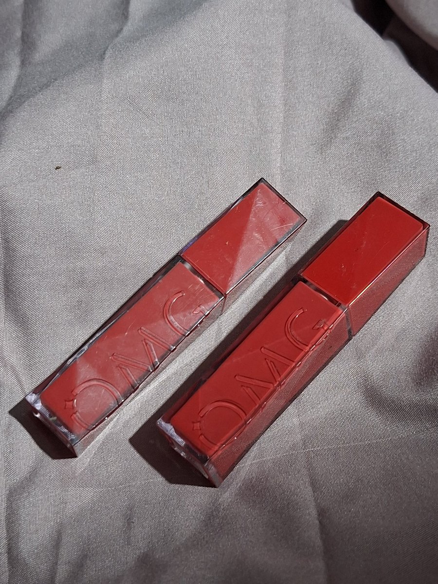 intanyhaaa's tweet photo. WAH SUNGKEM BURUAN, lip vinyl under 50rb dengan kualitas yang gak murahan. ini omg sedekah apa gimana ya? produknya murah murah bgt tp kualitasnya juara. sangat oke untuk harga yang segitu, glossy parah hasilnya. beneran deh ini cuakep pOL 🤤🤍
🛒 https://t.co/l0DvmTLtvb https://t.co/i7gpDJADyM