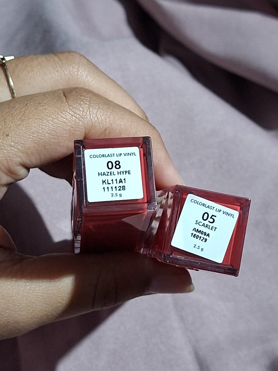 intanyhaaa's tweet photo. WAH SUNGKEM BURUAN, lip vinyl under 50rb dengan kualitas yang gak murahan. ini omg sedekah apa gimana ya? produknya murah murah bgt tp kualitasnya juara. sangat oke untuk harga yang segitu, glossy parah hasilnya. beneran deh ini cuakep pOL 🤤🤍
🛒 https://t.co/l0DvmTLtvb https://t.co/i7gpDJADyM