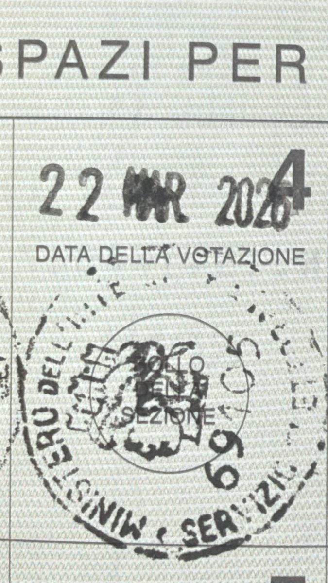 Leogassofficial's tweet photo. Andate a votare, qualunque sia la vostra idea. 
Viva la democrazia, viva la libertà, sempre. https://t.co/jUwivFF8ko