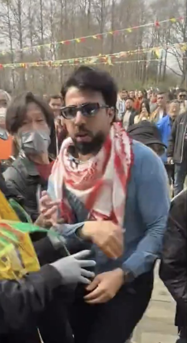 河合議員に暴行した奴の顔です

早く逮捕して強制送還してください