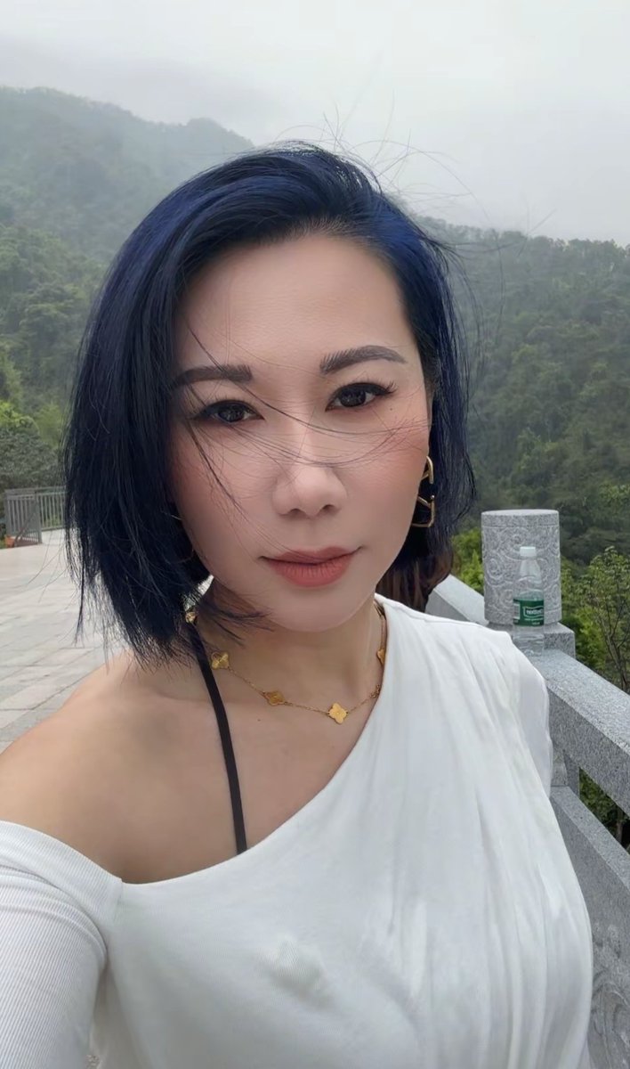 GzGuardian's tweet photo. 本大队接到热心市民举报，称在广州长寿路某小区内疑似有人进行卖淫嫖娼活动，卖淫女子年龄大概40岁，身高162cm，体重50kg，胸围36C，每次收取300嫖资，接到举报后本大队马上安排相关资源进行了紧密的部署，通过志愿者的暗访调查，举报内容属实，本次行动完美结束。 https://t.co/hiz2HvoLcY