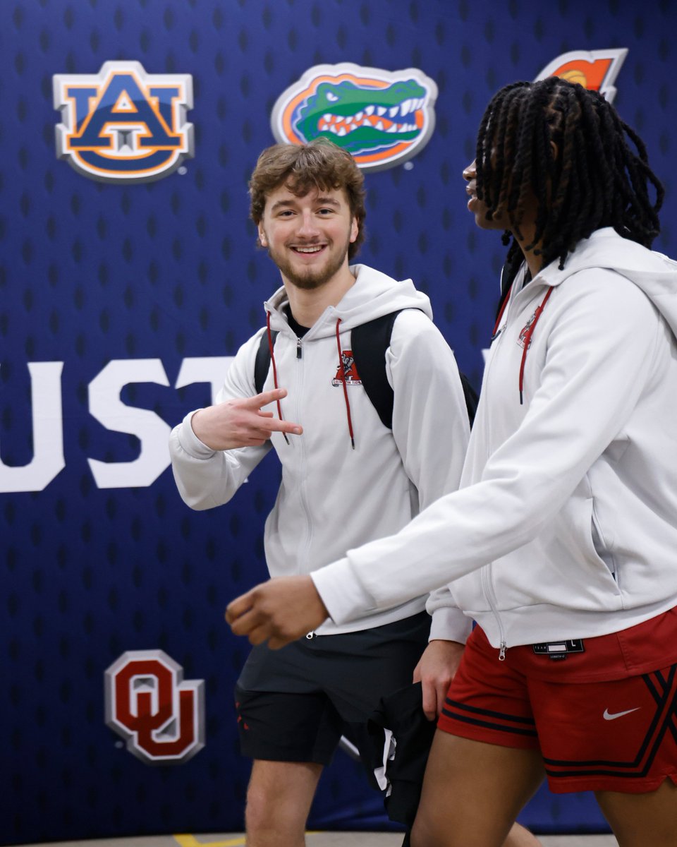 AlabamaWBB's tweet photo. Wishing our graduate assistant, Parker Lovett, a very big happy birthday! 🥳

#RollTide #GLG | @parkernlovett https://t.co/THWouQEjfE