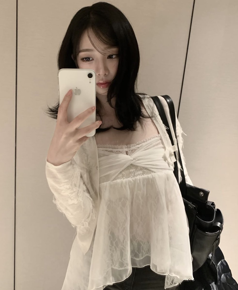 airibluu tweet media