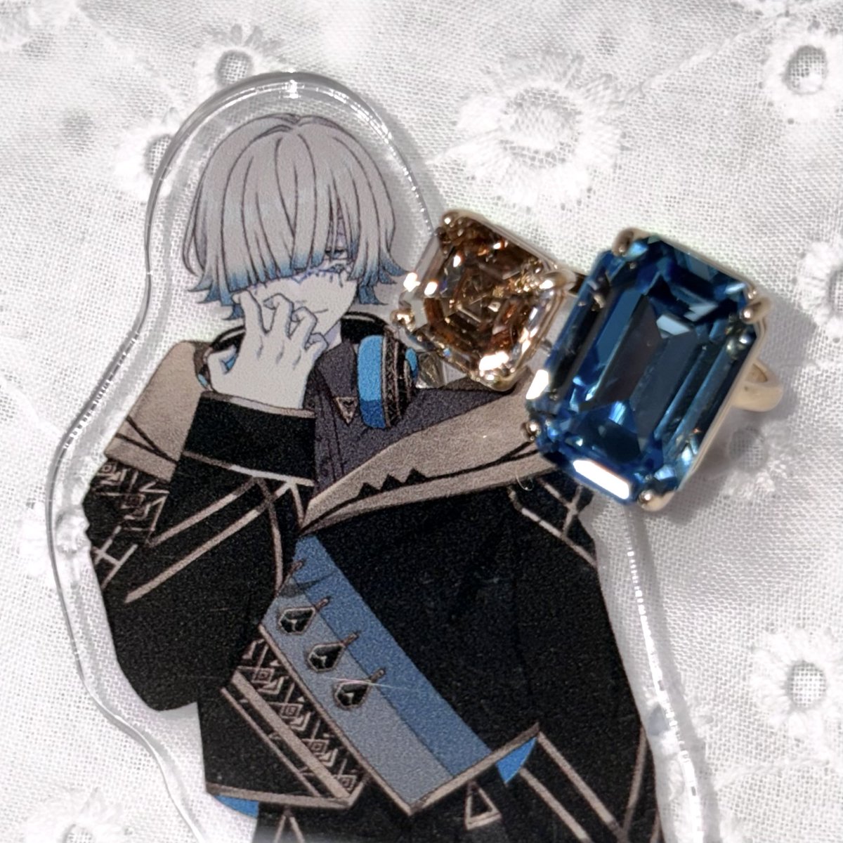 普段ゴールドのアクセサリー付けないけど、概念のために選んでみた🩵