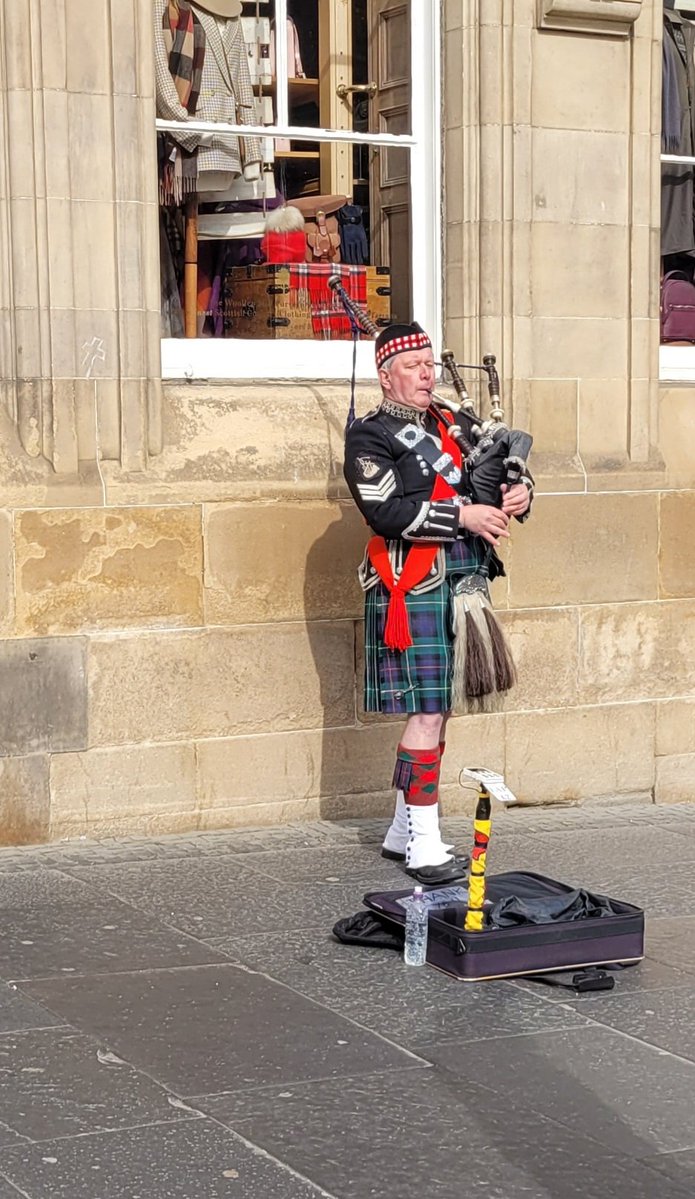 Sophie Penhaligon is writing. 🍁 tweet media