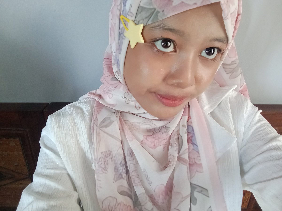 studywii's tweet photo. Met lebaran semwaaa
#tmi ini niatnya mau foto ulang karena day 1 gasempet foto, at the end baru sadr bajuku kebalikk pls laaa ☺ https://t.co/5eA5AQsGTO