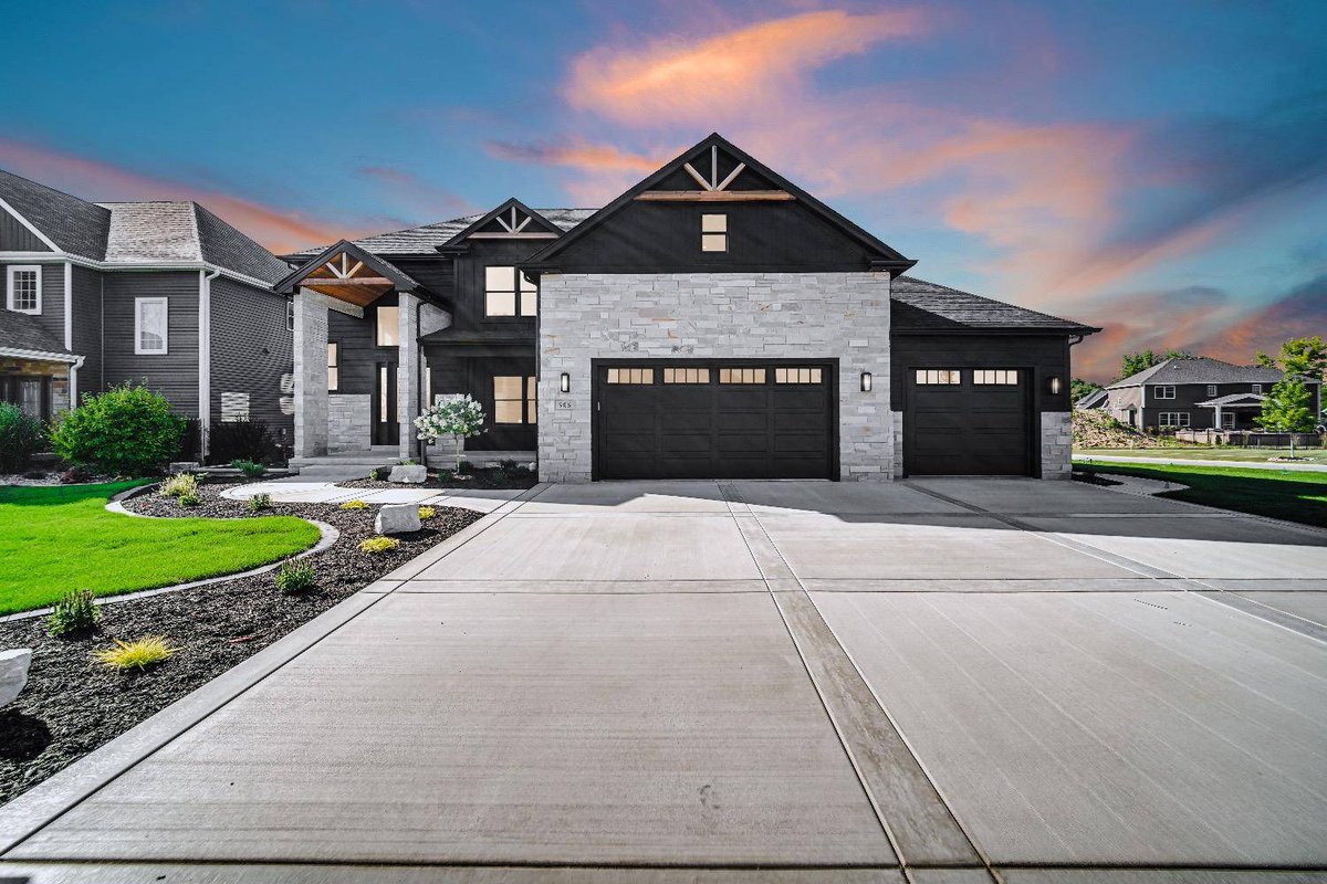 Realest.com®️ tweet media