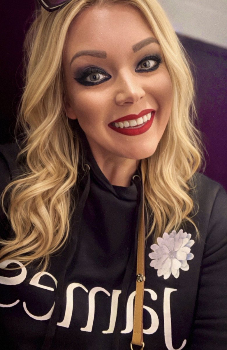 Helen Bladette tweet media