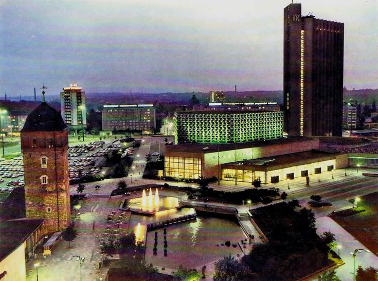 GDRvisuals's tweet photo. View over Karl-Marx-Stadt, 1970s. https://t.co/DcKIwzZmZp