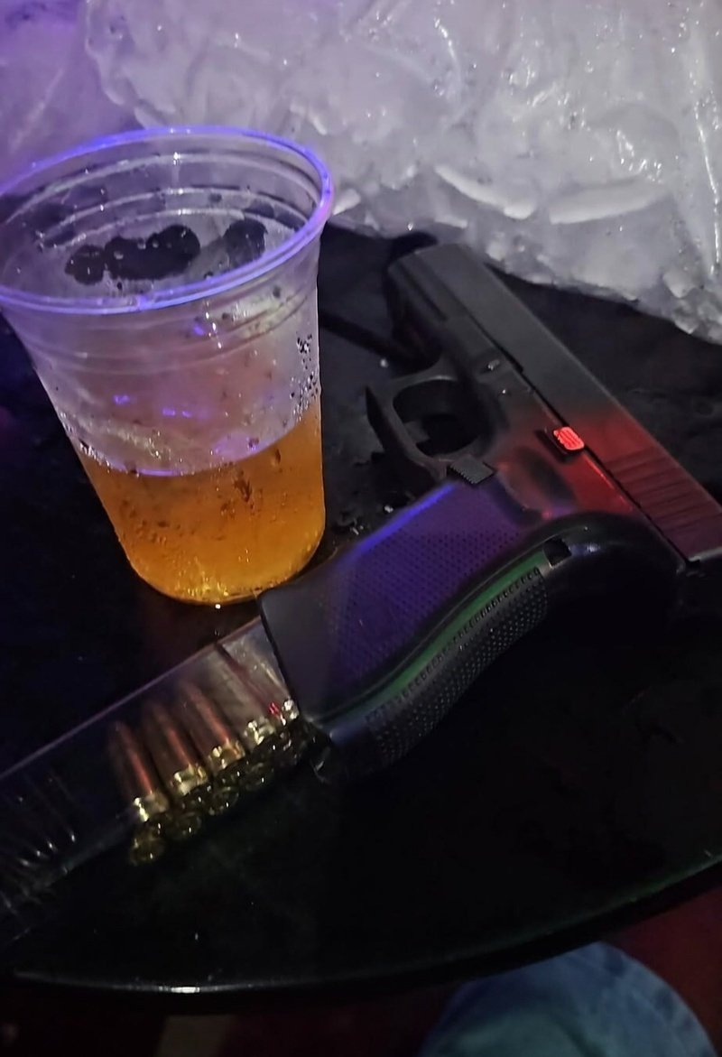 Rst_Ph's tweet photo. Não pode parar 🧊🥃🕺🏾 https://t.co/JKVhcZENct