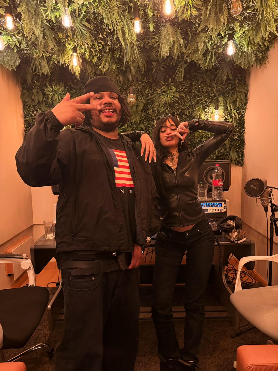 Este 27 de Marzo en Madrid me tiro los Unreleased cn mi primo  o keeee