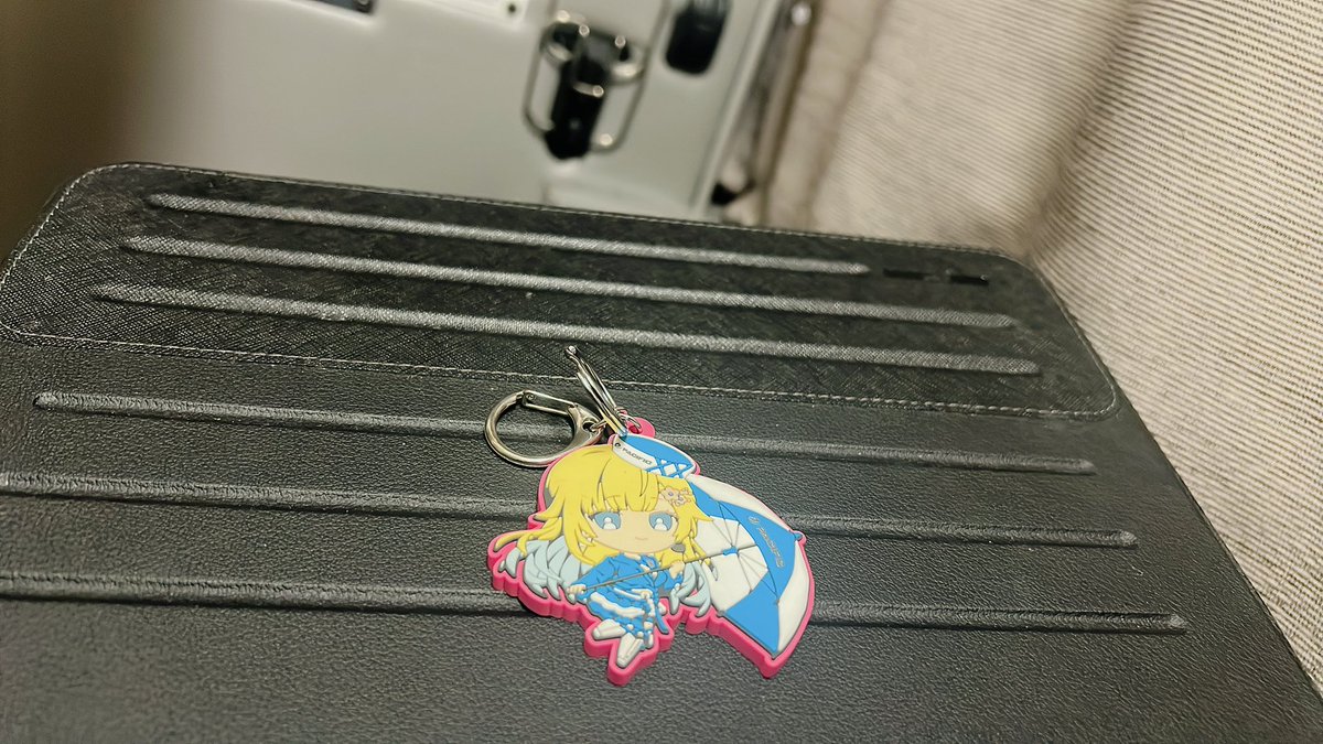 k_d_eternal's tweet photo. 楽しかった後は仕事が待ってるんですよね！！😭😭(有給がインフルで消えたせい)

余韻に浸りながら帰ります…

今回もすれ違いざまに声掛けてくれたりお話してくれたみんなありがとう！
君らのおかげで気楽にイベント来れるの毎度嬉しいなぁと今回も噛み締めてます。

また次のイベントで！！ https://t.co/Y29Yb3coQw