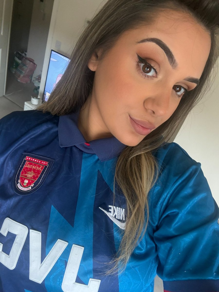 ells🦋 tweet media