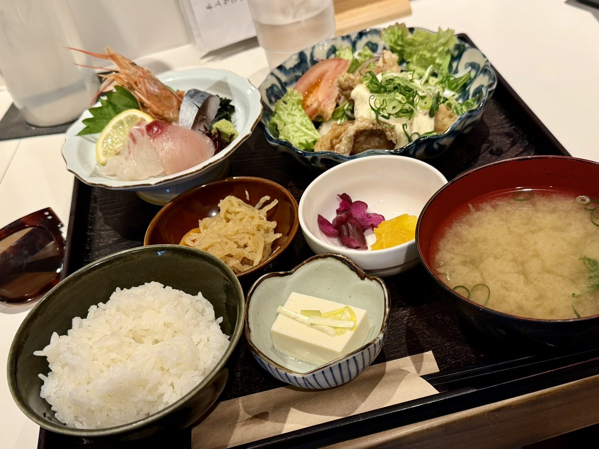 run_sd's tweet photo. 倉敷の旅…
モーニング～ランチ・Cafeの一部

観光客の方ですか～?
なら鰆を食べてください!!って。
初めての鰆のたたき丼。 ホンマに美味しかったですぅ https://t.co/QfN2j0DYZm
