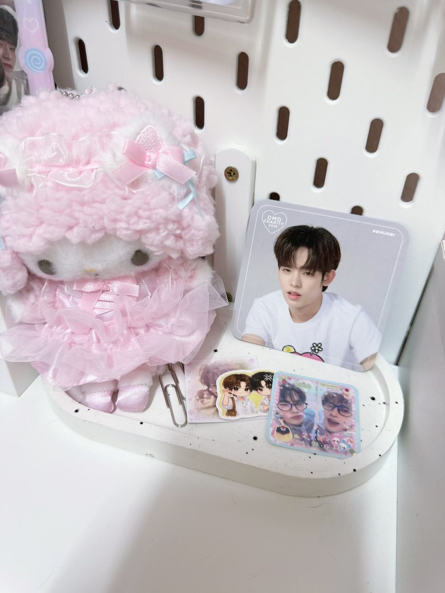 dear3year's tweet photo. ก็ยังเป็นเธอเสมอ ที่ทำให้ใจมันยิ้มได้ ; - )
                               |
 ( #twnpich #porsuppakarn 🐶🐻‍❄️♥️ ) https://t.co/YnmyQEwAPm