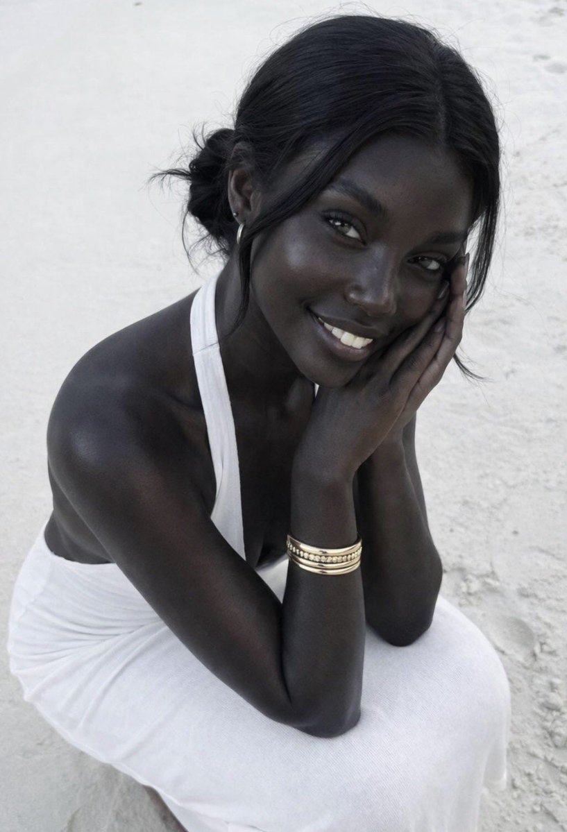 DIVINE ☃️ tweet media