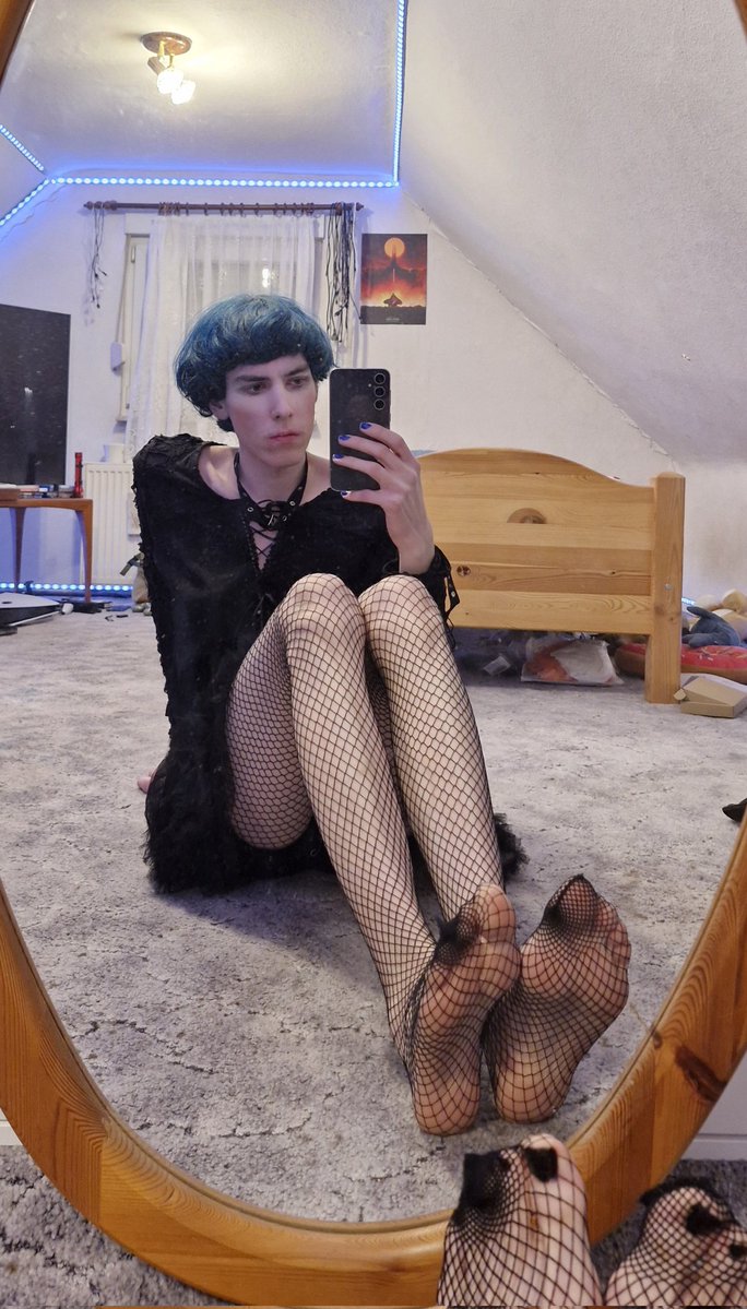 flophone tweet media