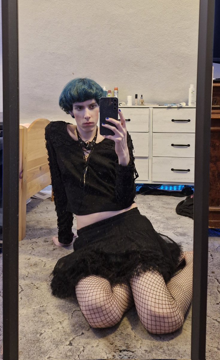 flophone tweet media