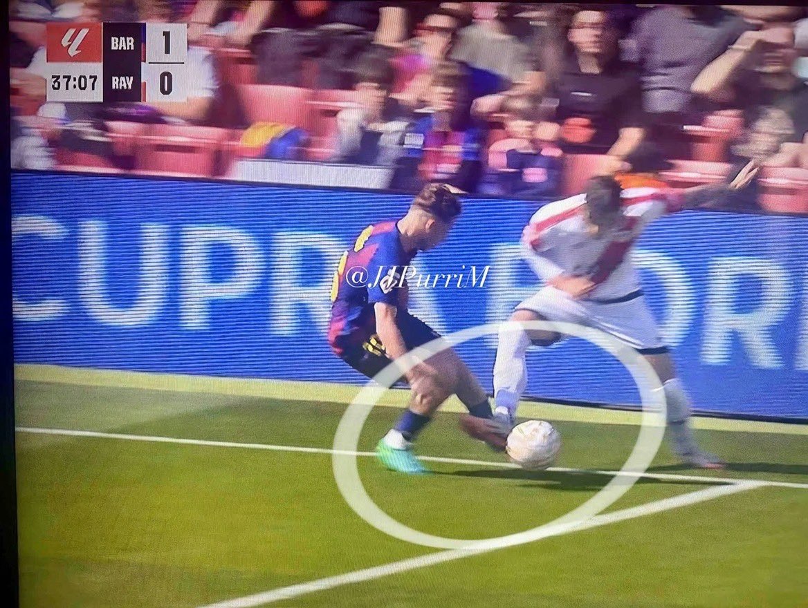 JJPurriM's tweet photo. 🔥👀 ALOE VERA? No creo, no? 🚨 #LaLiga #Negreira #RoboalRayo #FCB https://t.co/h4rWmgKK9m