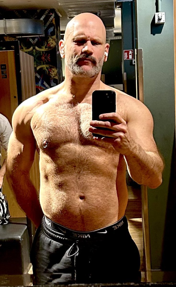 TopPigBB tweet media