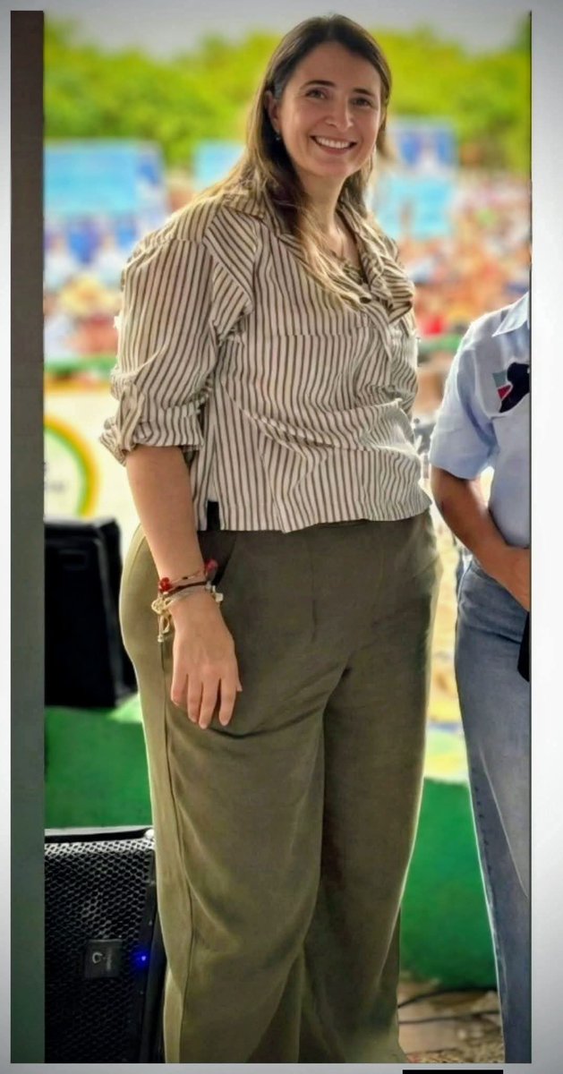 <a href="/JPBarrientosH/">Juan Pablo Barrientos</a> El matarife dió la orden para que la semoviente alias <a href="/PalomaValenciaL/">Paloma Valencia L</a> embista la democracia, corneé tercera edad y se cague en el país.