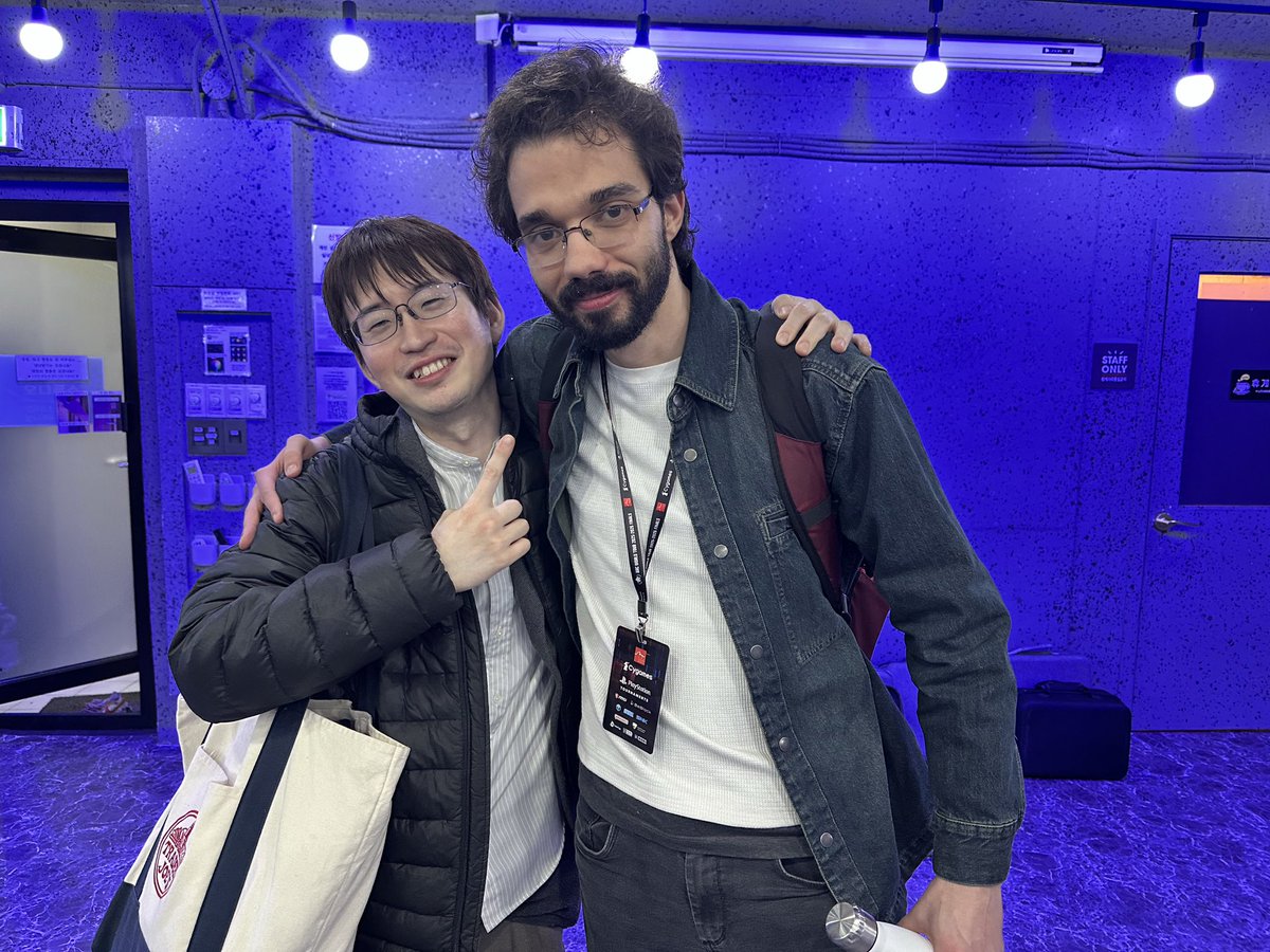 せなる tweet media