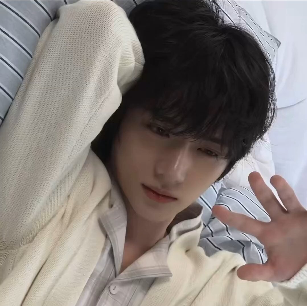 selfolssi ♤ tweet media