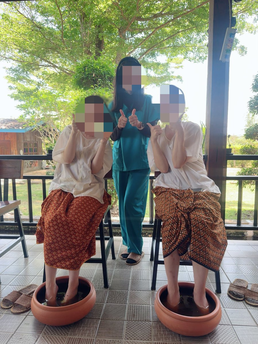 and_iku's tweet photo. 無事卒業も出来ました🎓
チェンマイ最終日のみ1日オフ🥰🇹🇭

勉強も兼ねて、本場ユーファイの生ハーブをフルコースで堪能してきました🌿
産後しか受けれないコースを頼もしい大大大先輩の交渉で受けれることに♡
静かな田舎で雑音ゼロの贅沢な時間🤤

帰りの飛行機の重量オーバーが心配🫨 https://t.co/n4y6WxZLaN