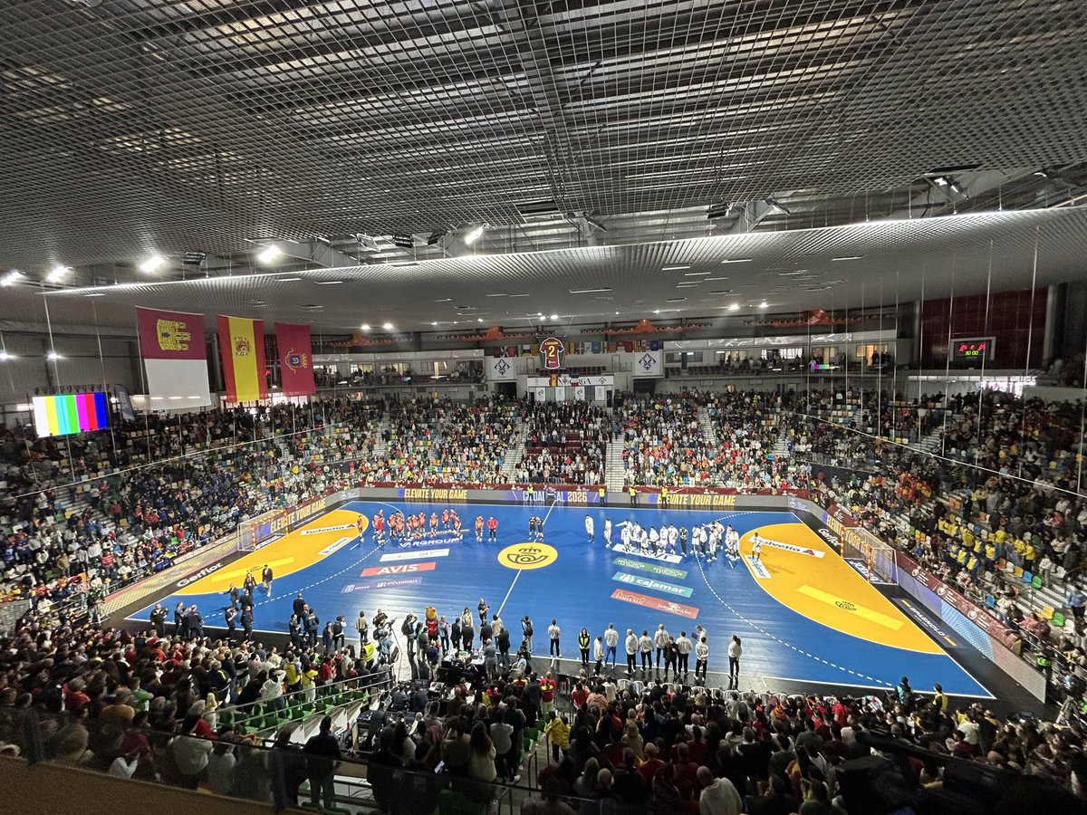 ⏱️ FINAL | Quijote Arena
🇪🇸 España 25 – 25 Francia 🇫🇷
Empate que sabe a poco y a mucho a la vez. 5.000 almas en Ciudad Real que se van a casa con el pulso todavía acelerado.
Los Hispanos siguen afinando la puntería. Israel espera en el play-off. 🎯
#EspañaFrancia #Hispanos