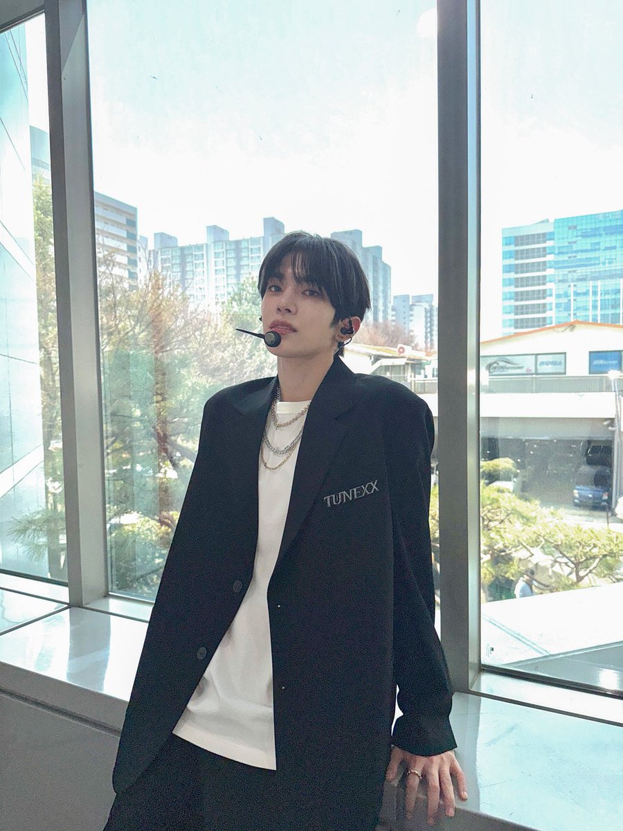 hennb22's tweet photo. 아 진짜 방문열고들어갔다가 이거보고 ㅈㄴ벙쪄있으면 뒤에서 저 포즈로 뭐해? 라고 할거같음.. https://t.co/SXWubFuVeF