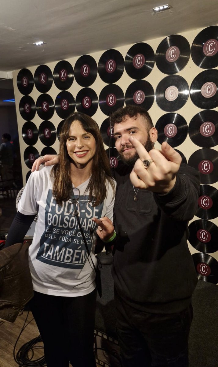 Mexeu com <a href="/tiagosantineli/">DEUS 🇻🇪</a> mexeu em um vespeiro!

To contigo!