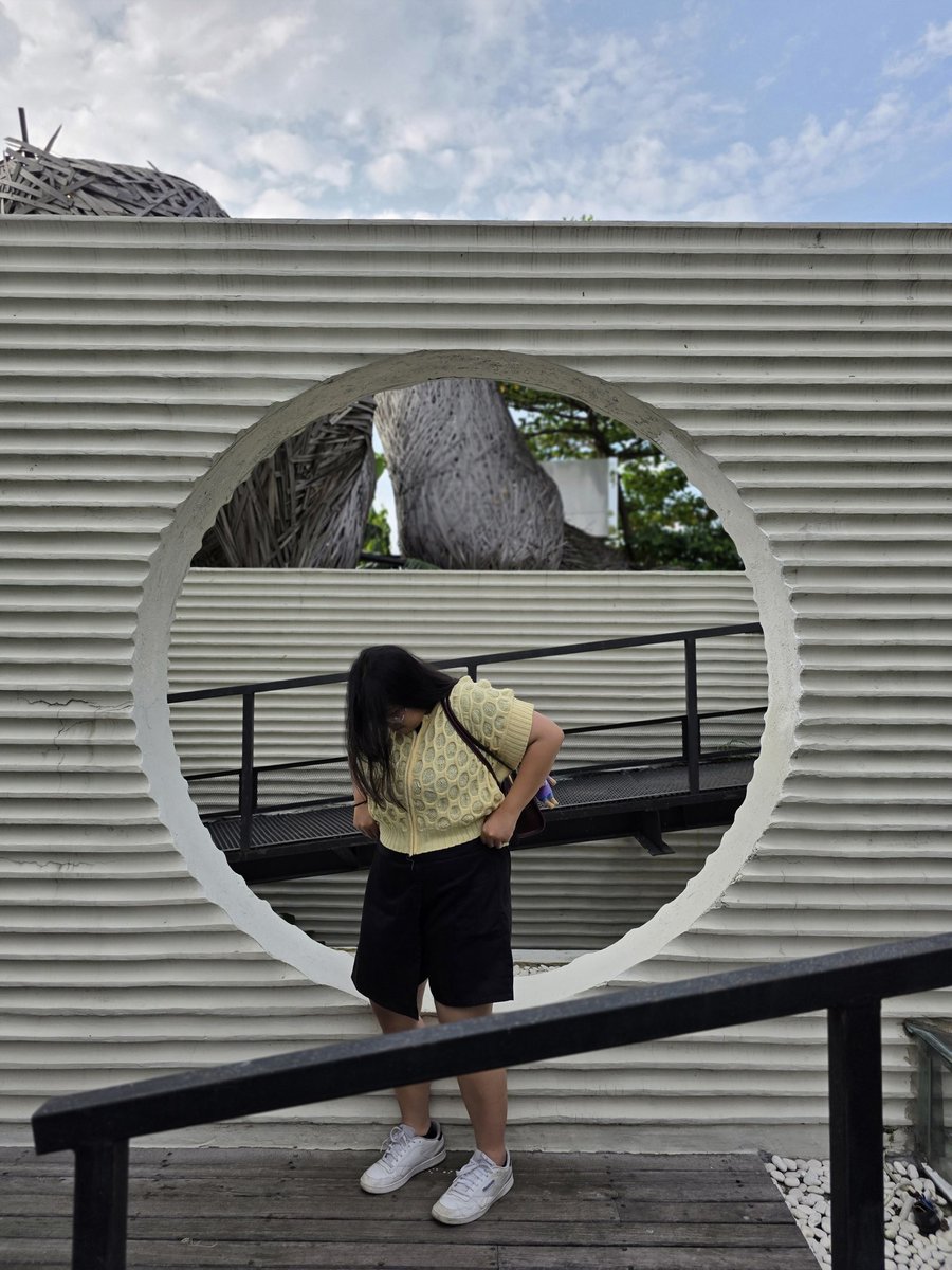 livia's 🍁 tweet media