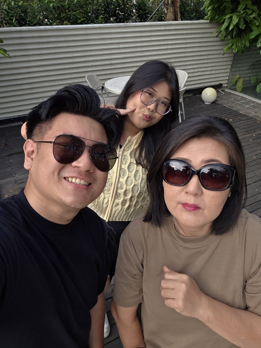 livia's 🍁 tweet media