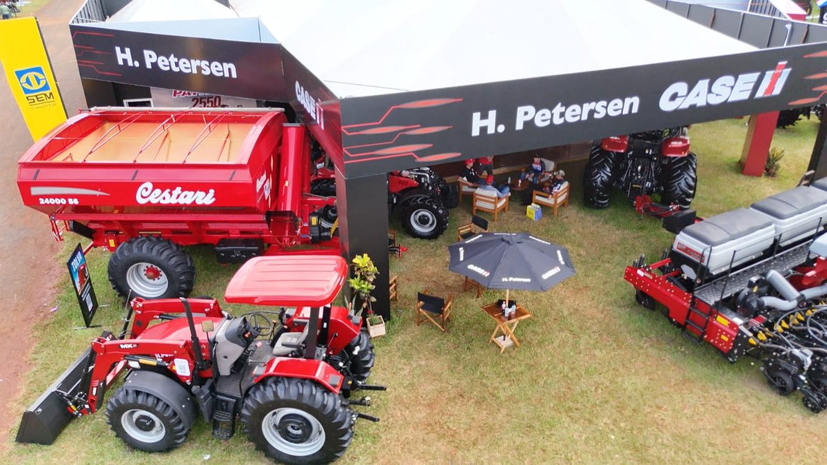 CestariTolvas's tweet photo. Como cada año, estuvimos presentes en @innovarferia  en #Paraguay 🇵🇾 y siempre junto a nuestros distribuidores y amigos #HPetersen . Nuestra #tolva S6 continúa recorriendo Latinoamérica mostrando nuestras innovaciones y representando con orgullo a nuestro país 🇦🇷. #SomosCestari https://t.co/iihPyn8uNo