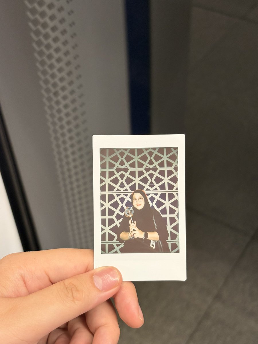 usui_kira's tweet photo. There was a time I only knew them through a screen… now I’ve seen them and heard them.
Met kind souls along the way too.
Finally my ‘someday’ into ‘today’. I’ll never forget this 🖤❤️ 
#ATEEZinKL #IYFKL https://t.co/Foi2JSZjZ9