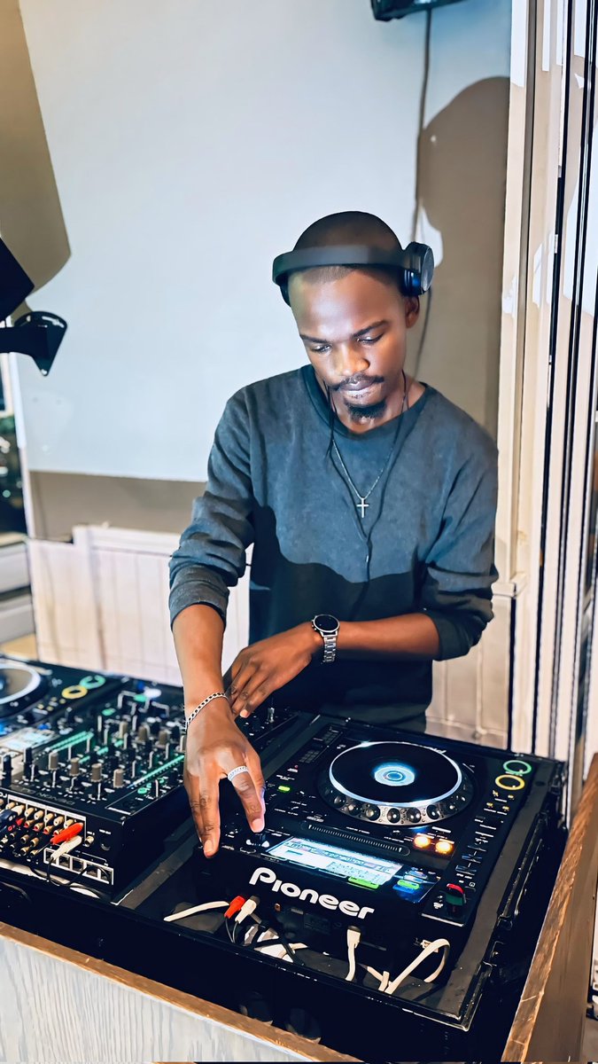 DJSONIQSA's tweet photo. Consistency and talent🤍💯 https://t.co/w1HzfJSBD8