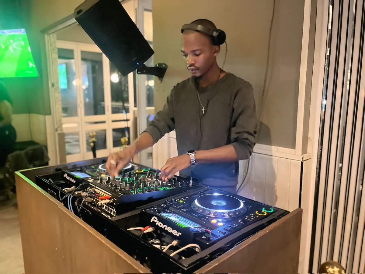 DJSONIQSA's tweet photo. Consistency and talent🤍💯 https://t.co/w1HzfJSBD8