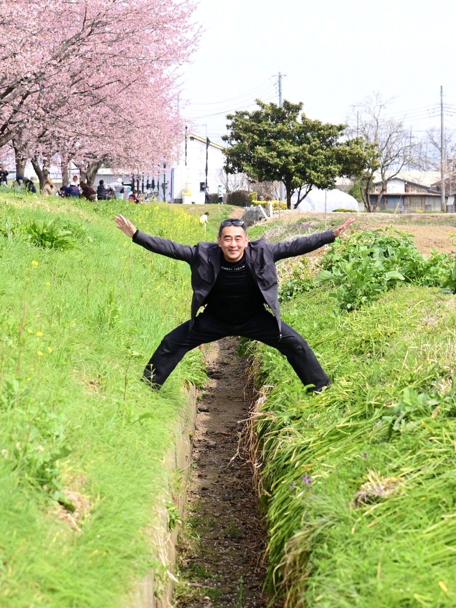 −3/22-
春🌸
桜に心昂るおじさん。

天気が良かったので、またカメラを持って桜を見に行きました。
気分転換して明日からまた労働です。