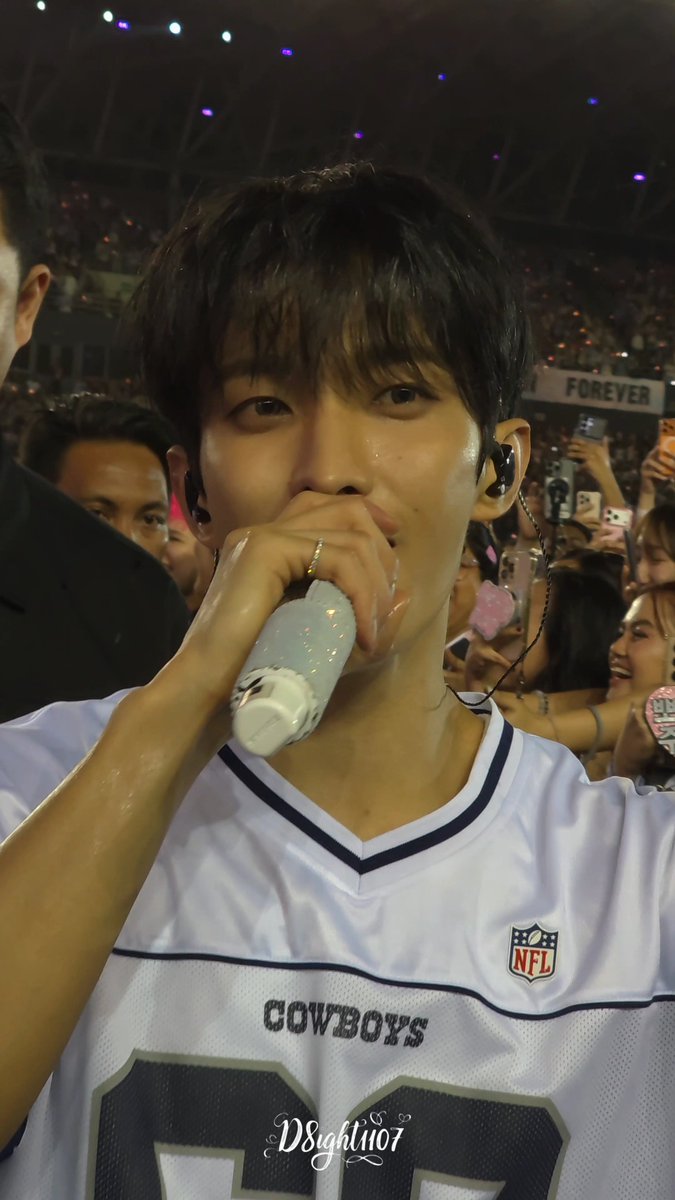 kyeomties's tweet photo. OMG IMAGINE SEEING DOKYEOM THIS CLOSE HE'S STUNNING 😭 https://t.co/rb9yAkNTf6