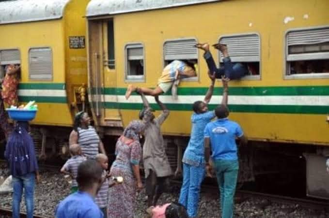 gbola banky tweet media