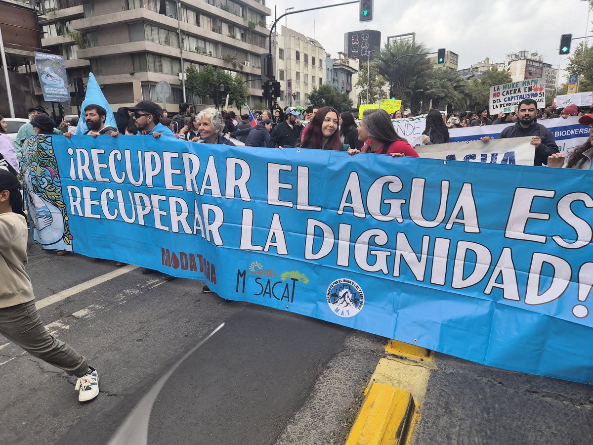 AngiCamposL's tweet photo. #AlertaAmbiental #Marcha #Chile La Naturaleza se Protege, no se vende !!!!! https://t.co/4yx7XX3F4k