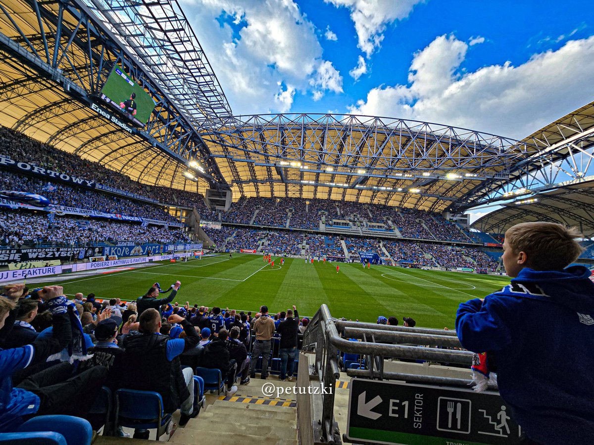 petutzki's tweet image. 22/03/2026 ⚽️🏟🇵🇱
Lech Poznań - Bruk-Bet Termalica 4-1
Ekstraklasa

Lech left no room for surprises against the league’s bottom team. The match theme was ''Kibicuj z Klasą," with many children getting to watch the ⚽️ at Bułgarska for free and for sure it was memorable. #LPOBBT
