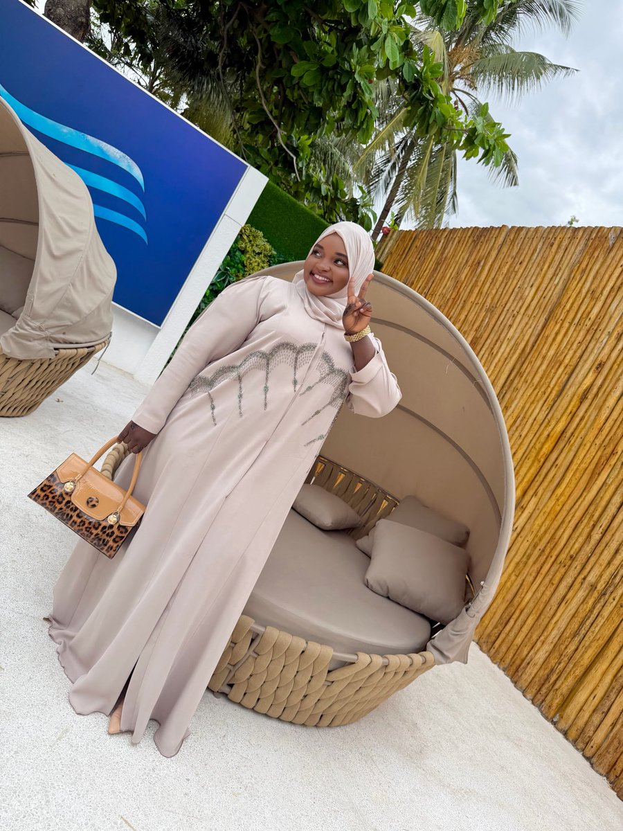 Dada_baheart's tweet photo. Late EID MUBARACK 🥰❤️
With my team Abaya mabaibui❤️ https://t.co/tYytS8VlCE