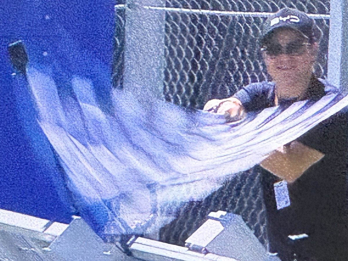 gatomotos's tweet photo. #MotoGP #BrasilGP #Moto2
Nueva victoria para el @AsparTeam de la mano de Holgado(recibió la bandera a cuadros de Felipe Massa), que en el final se recuperó del ataque de Muñoz. Tercero fue González que batalló hasta el final con Escrig. Lindas 8 vueltas finales
#gatomotos https://t.co/0QZJbHb0pP