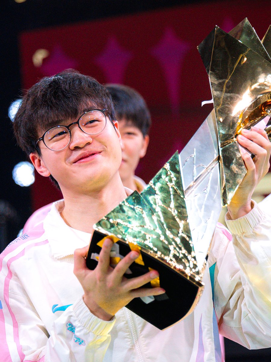 LoL Esports tweet media