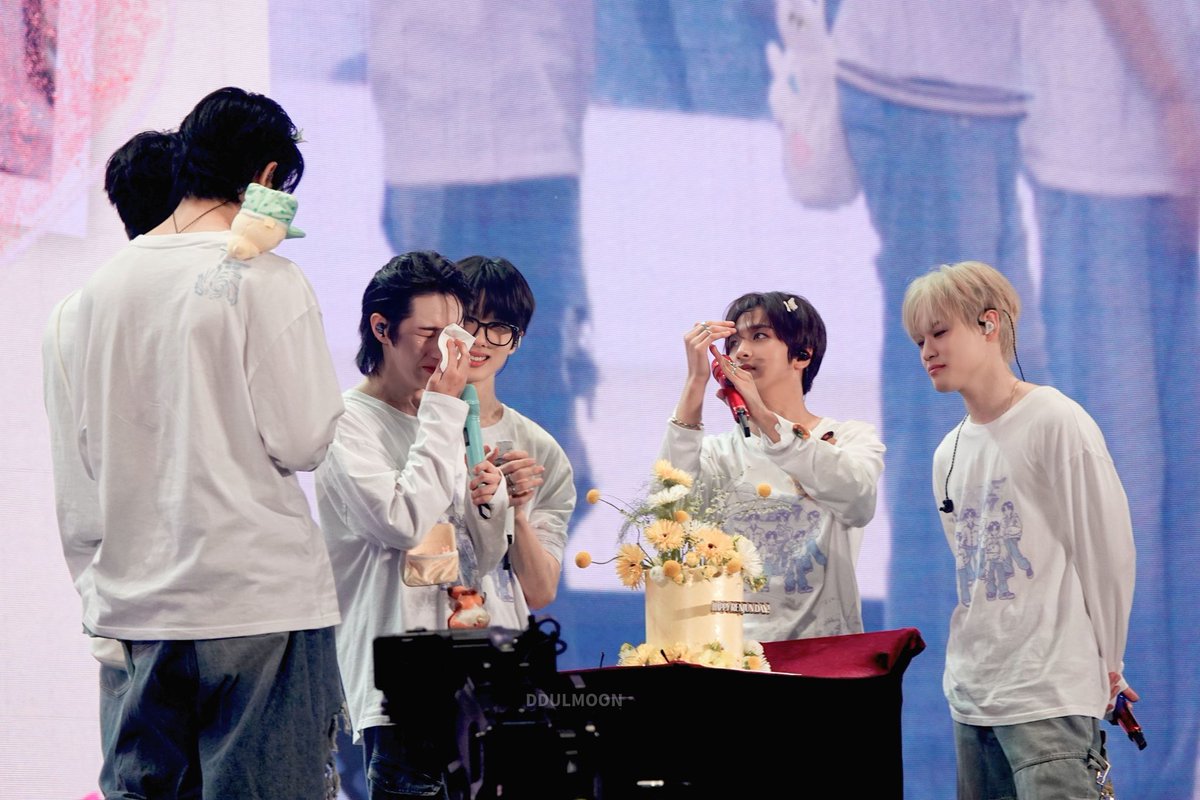 ddulmoon tweet media