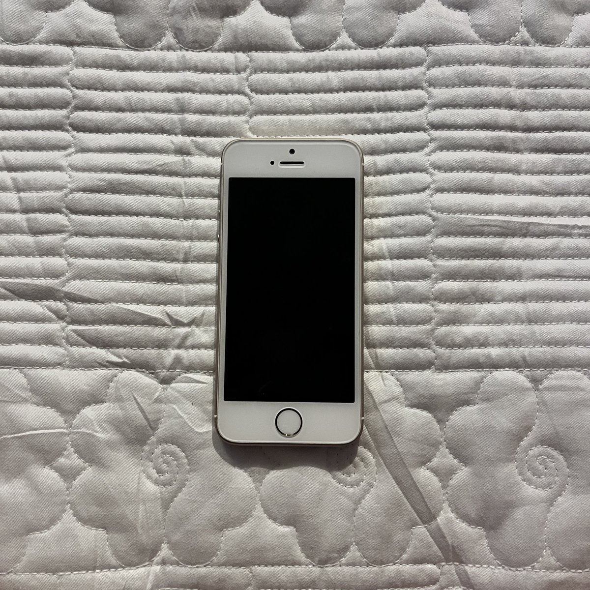 alkolee's tweet photo. iPhone 5s (16gb)  กล้องมู้ดๆเดิมๆ สวยมากกก
** ตำหนิกดตรงที่วงน้องจะจมๆนะคะ แต่ทัชอะไรได้ ใช้งานได้ปกติทุกอย่างค่ะ สแกนนิ้วไม่ได้ ตัวเครื่องมีร่องรอยตามการใช้งาน

แนะนำใช้สำหรับถ่ายรูปหรือเครื่องสำรองเท่านั้นนะคะ

ราคา 1,290฿

#ไอโฟนมือสอง #iphone #ส่งต่อไอโฟน https://t.co/tI3TUYjsJy