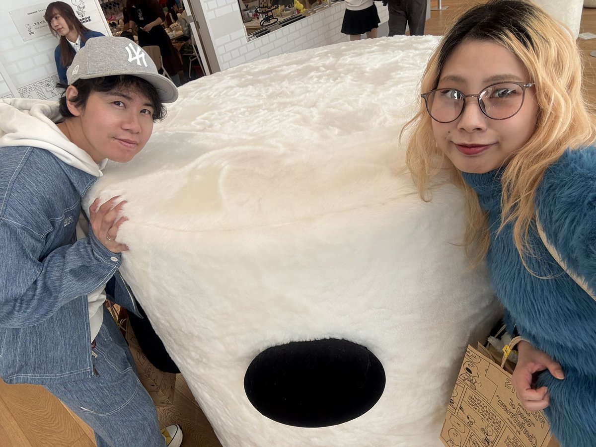 ayapysnoopy's tweet photo. 22日記念日
3月久しぶりスヌーピーづくし❣️
ミュージアムも、リニューアルして直ぐに行ってめちゃ可愛かった🩷
オリジナル、缶バッジ作って交換しあうの激推し😎♡♡
可愛いし、世界に一つ感めっちゃ良い！
今日も、PEANUTSオープンカーが行ける距離に来てて可愛かったのに写真0枚🤣
スヌーピー最高👍 https://t.co/JQJL0yam1O